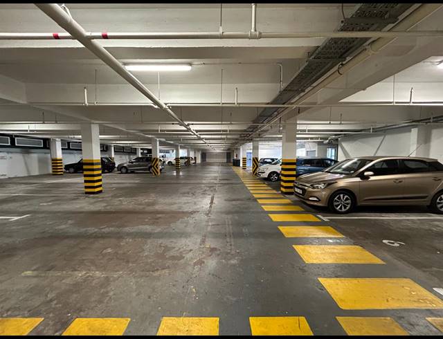 78M² BUILDING TO LET IN WOODSTOCK